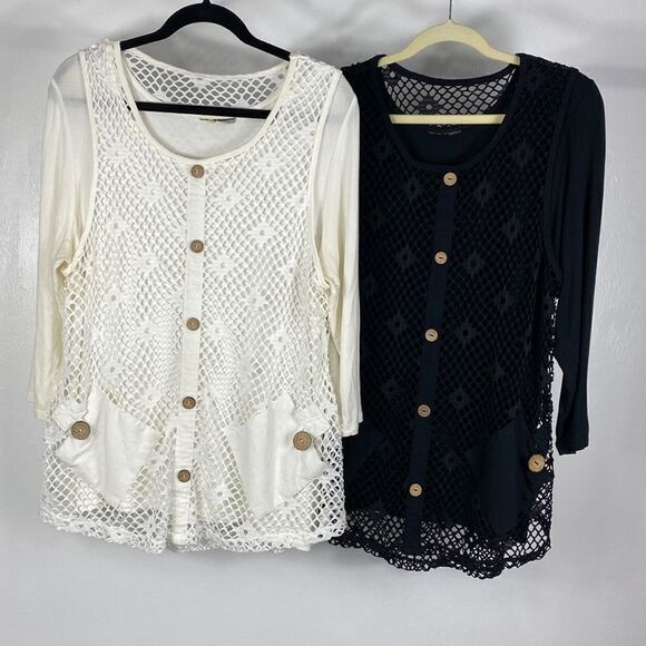 2/$18 White & Black Decorative Buttons Pullover Top, size M - Picture 1 of 6
